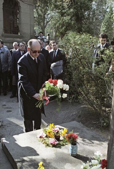 Polish President Wojciech Jaruzelski visiting Kiev