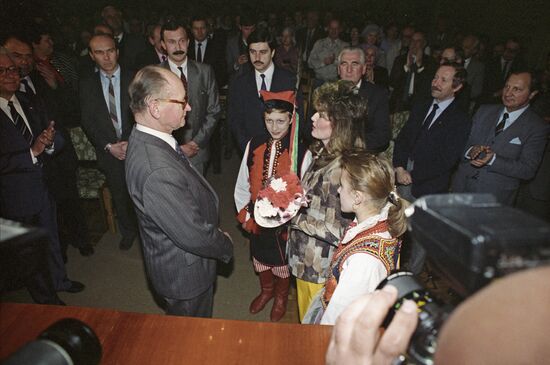Polish President Wojciech Jaruzelski visiting Kiev