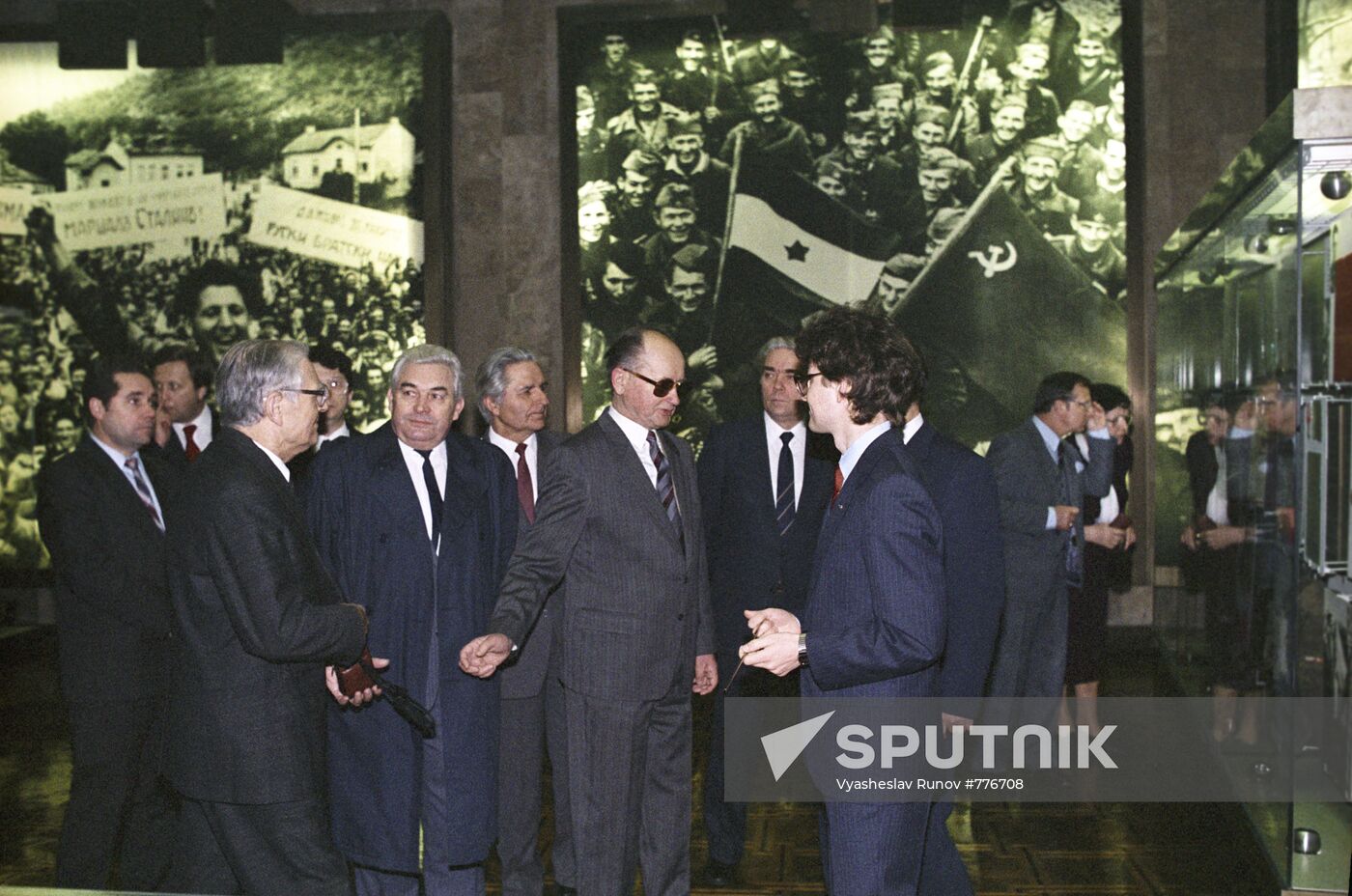 Polish President Wojciech Jaruzelski visiting Kiev