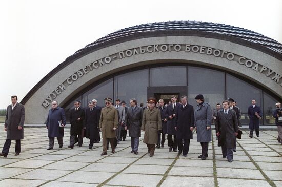 Polish President Wojciech Jaruzelski visiting Belarus