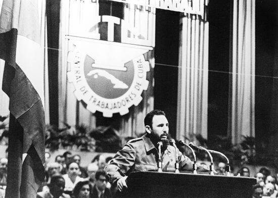 Fidel Castro speaking at 13th Congress of Professional Center