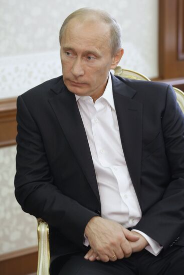 Putin meets Berlusconi in Leningrad Region