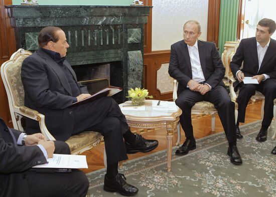 Putin meets Berlusconi in Leningrad Region