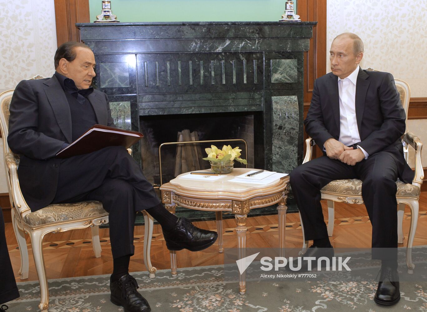 Putin meets Berlusconi in Leningrad Region