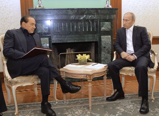 Putin meets Berlusconi in Leningrad Region