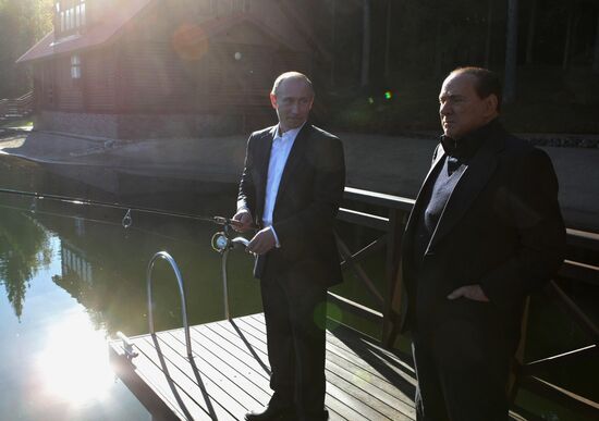 Putin meets Berlusconi in Leningrad Region