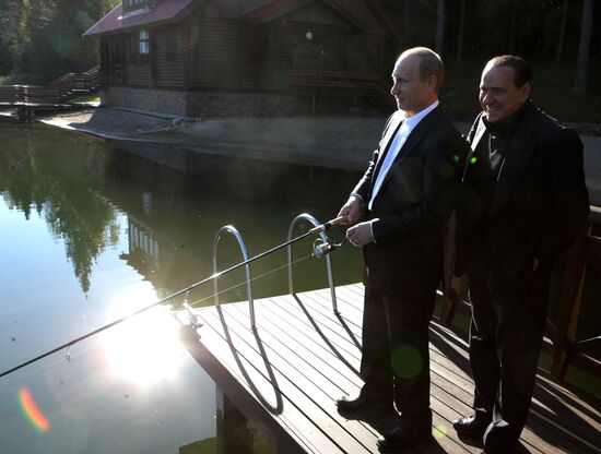 Putin meets Berlusconi in Leningrad Region
