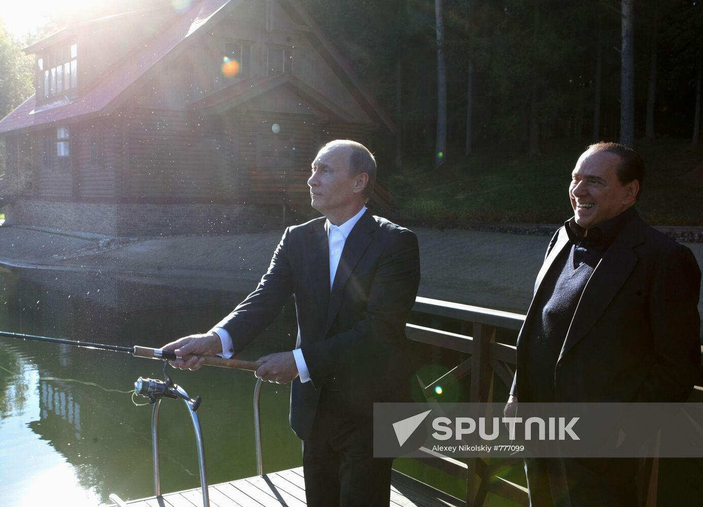 Putin meets Berlusconi in Leningrad Region
