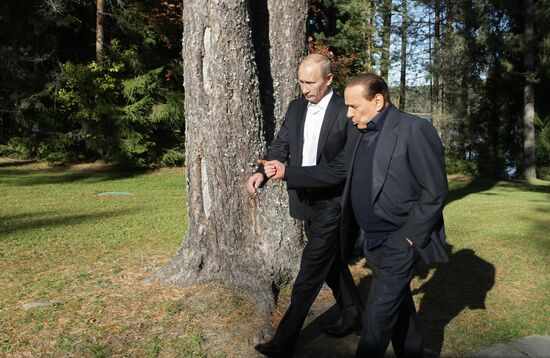 Putin meets Berlusconi in Leningrad Region