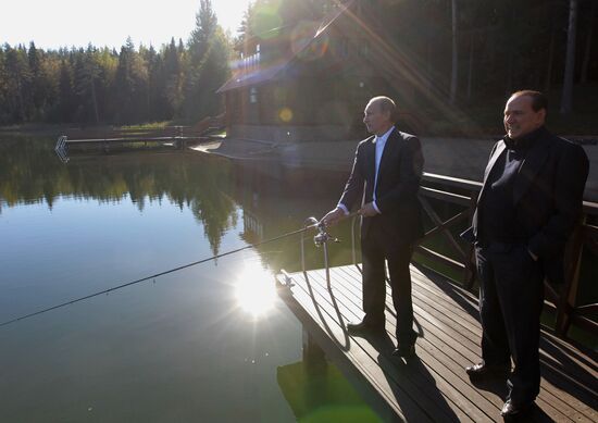 Putin meets Berlusconi in Leningrad Region
