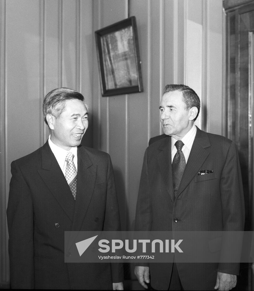 Nguyễn Cơ Thạch and Andrei Gromyko