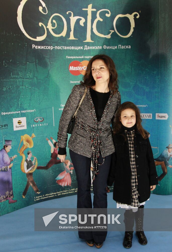 Alisa Khazanova with son