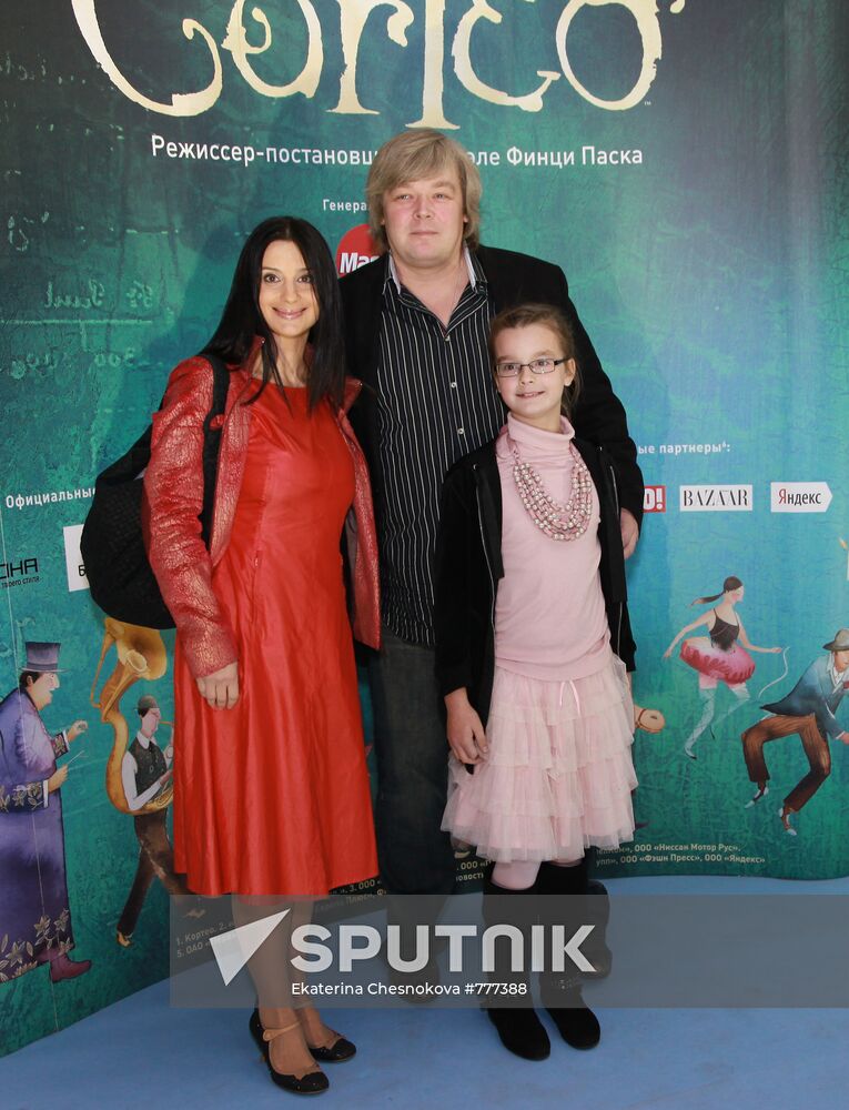 Yekaterina Strizhenova and Alexander Strizhenov with daughter