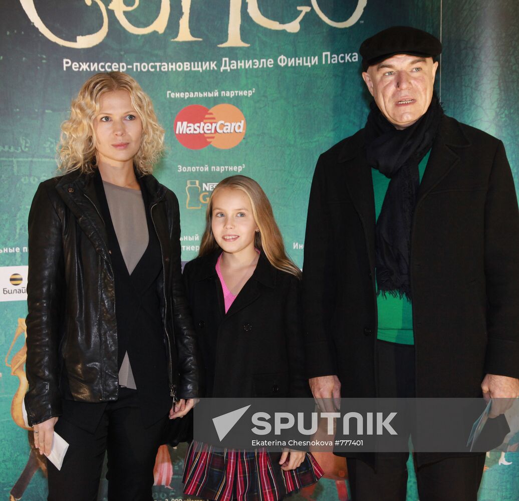 Sergei Mazayev with wife and daughter