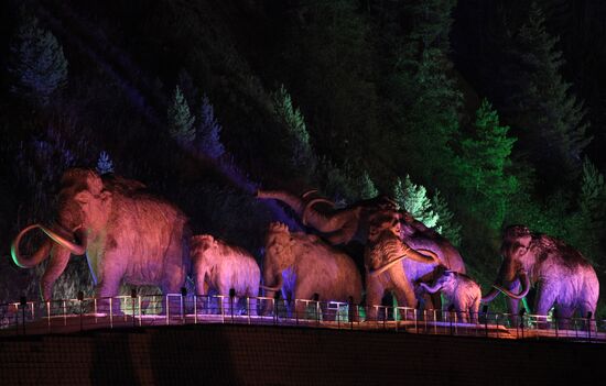 Sculptural composition "Mammoths"