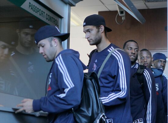 New Jersey Nets basketball team arrives in Moscow
