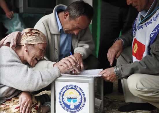 Osh residents vote in parliamentary election