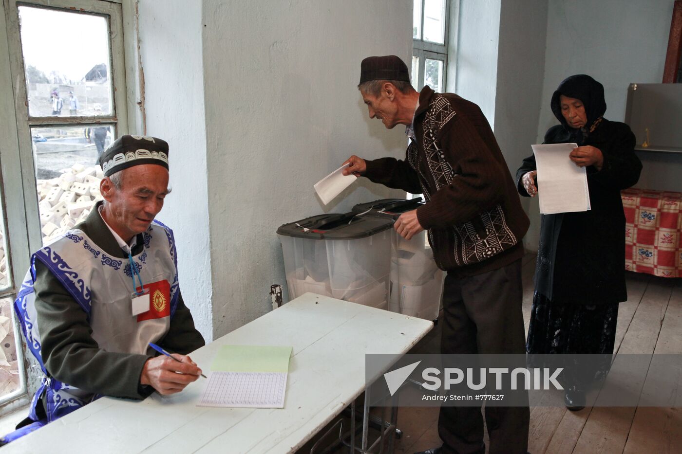 Osh residents vote in parliamentary election