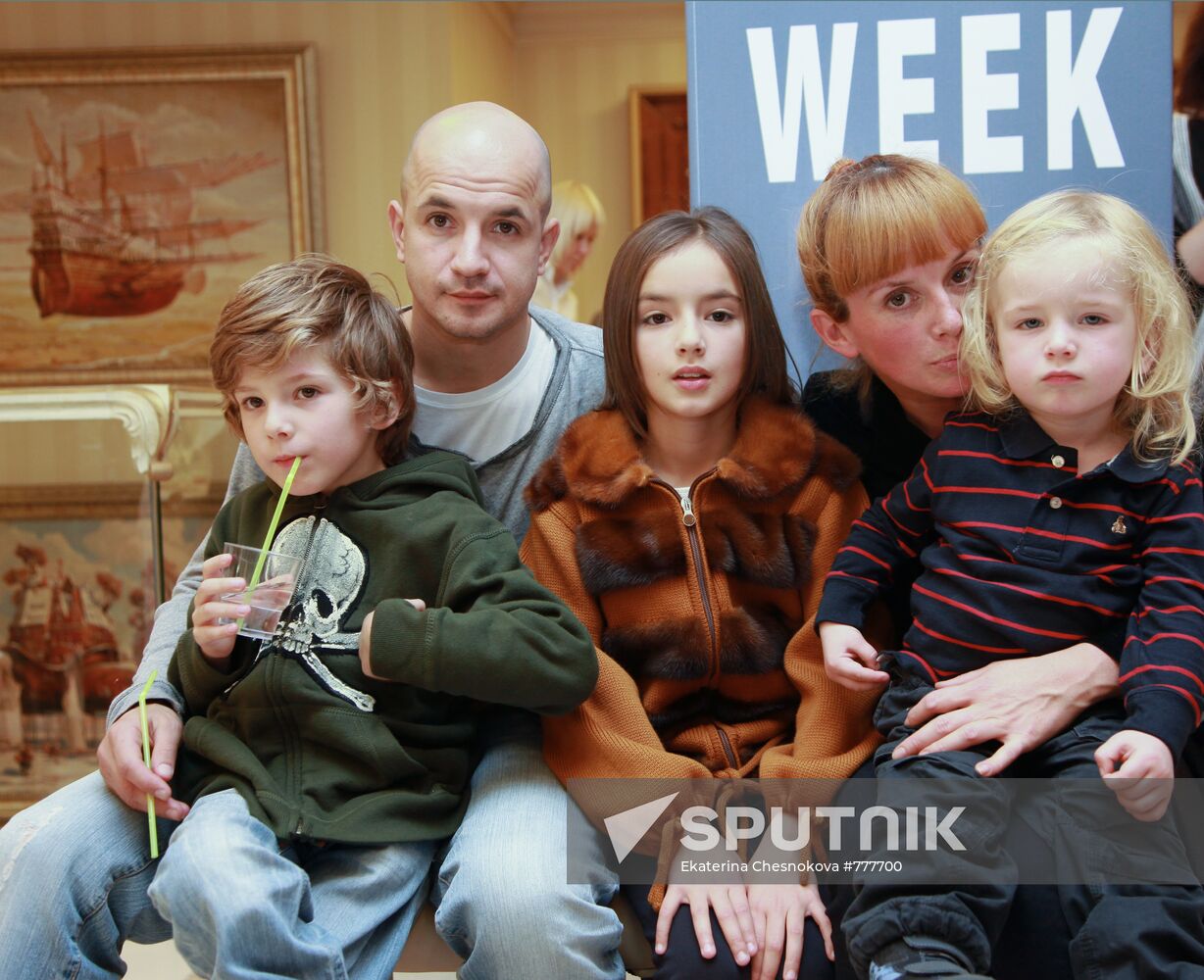 Yegor Druzhinin with family