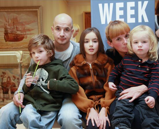 Yegor Druzhinin with family