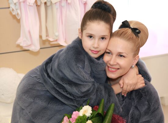 Yekaterina Odintsova and her daughter Dina