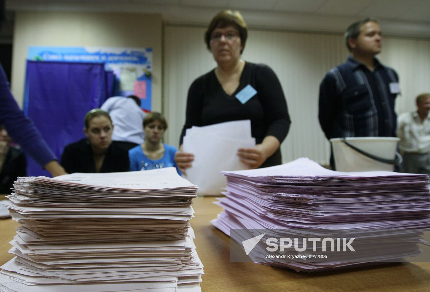 Electoral commission counts votes in Novosibirsk Region