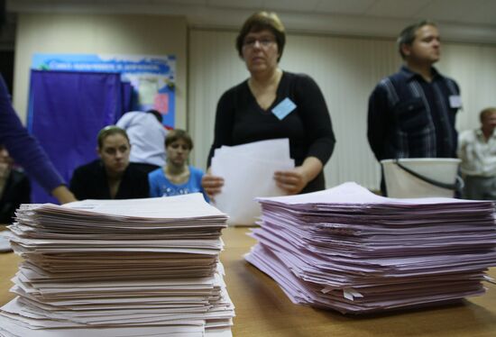 Electoral commission counts votes in Novosibirsk Region
