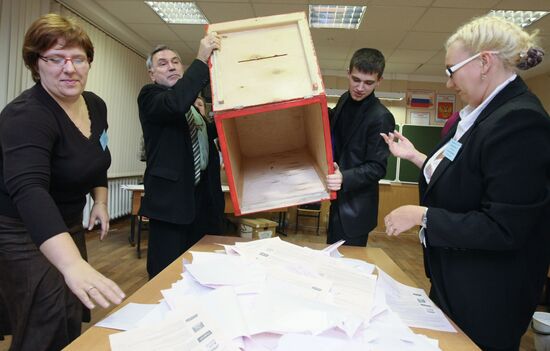 Electoral commission counts votes in Novosibirsk Region