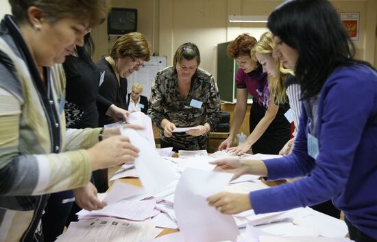 Electoral commission counts votes in Novosibirsk Region
