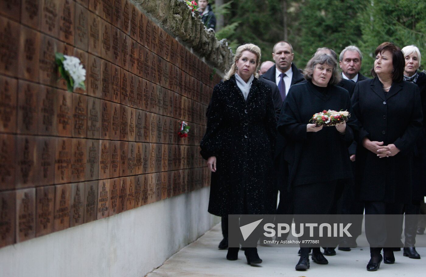 Svetlana Medvedeva attends memorial events in Katyn