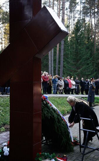 Svetlana Medvedeva attends memorial events in Katyn