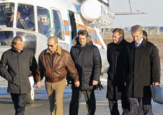 Vladimir Putin visits Yurkharovskoye natural gas field