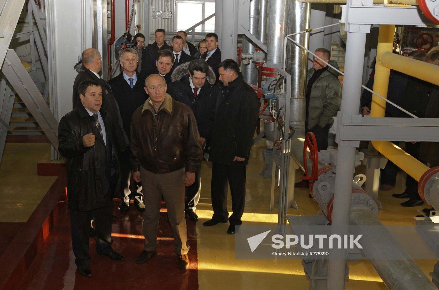 Vladimir Putin visits Yurkharovskoye natural gas field