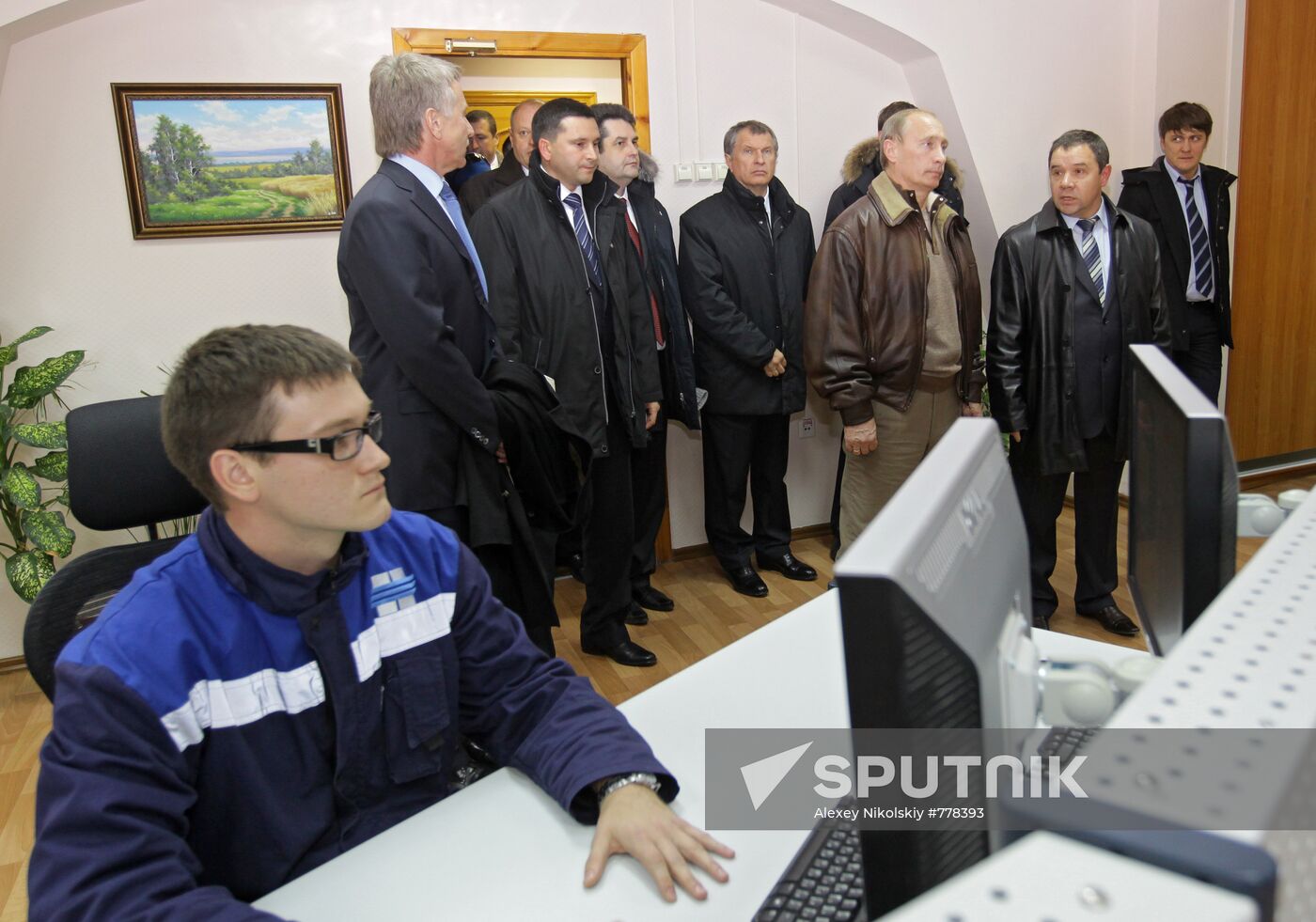 Vladimir Putin visits Yurkharovskoye natural gas field