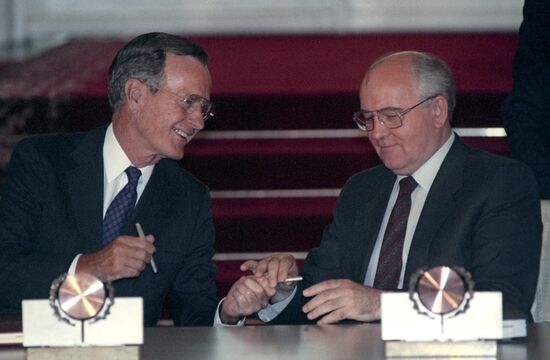 Mikhail Gorbachev and George Bush Sr.