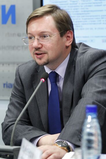 News conference on SMIrotvorets 2010 journalism awards