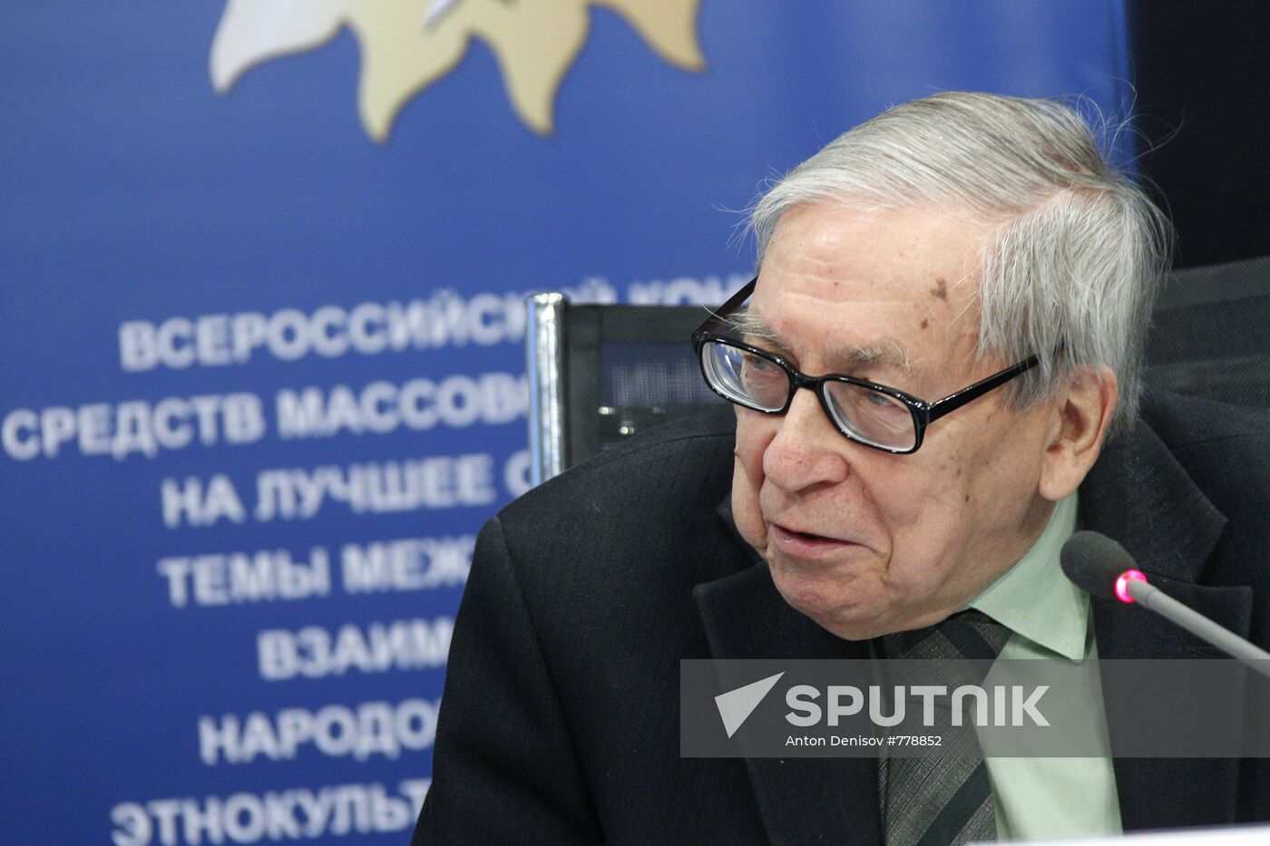 News conference on SMIrotvorets 2010 journalism awards