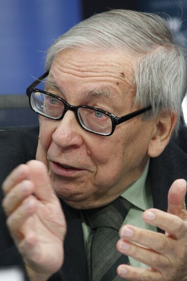 News conference on SMIrotvorets 2010 journalism awards
