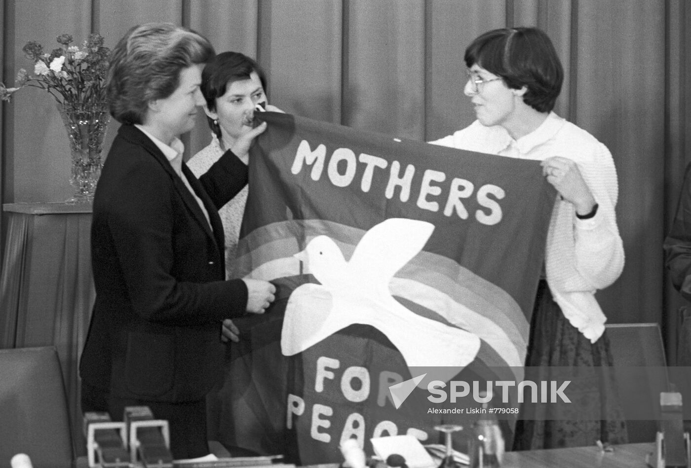 Valentina Tereshkova and activists from "Mothers for peace"