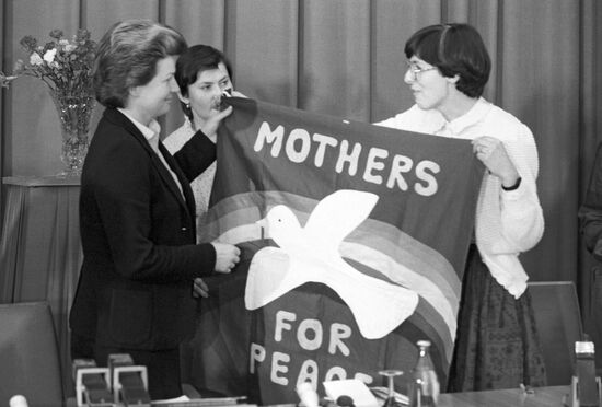 Valentina Tereshkova and activists from "Mothers for peace"