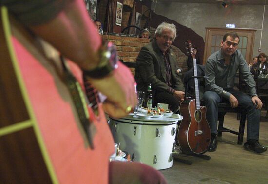 Dmitry Medvedev meets with Russian rock musicians