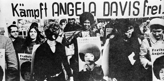 Demonstration in defense Angela Davis