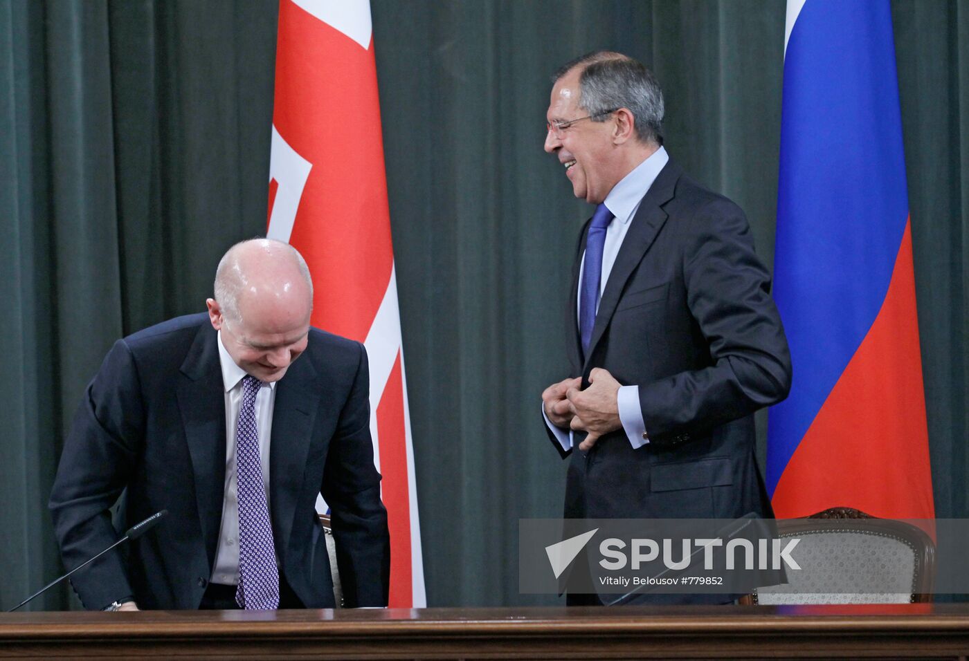 Russian Foreign Minister meets with UK Foreign Secretary