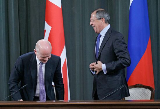 Russian Foreign Minister meets with UK Foreign Secretary