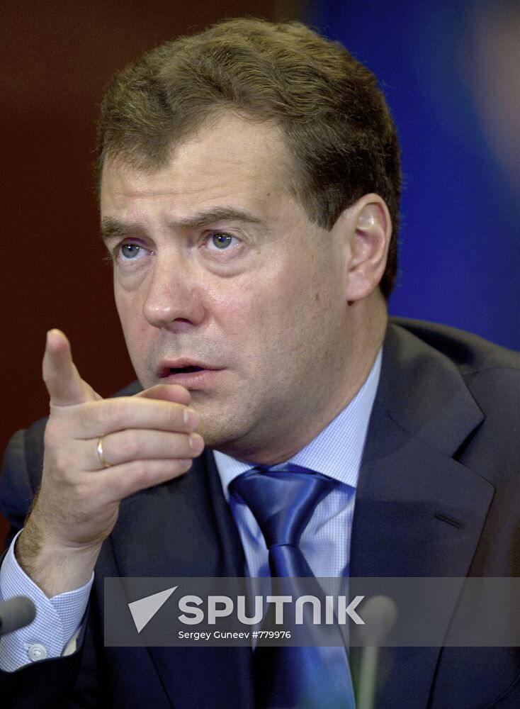 Dmitry Medvedev holds meeting on wildfires aftermath relief