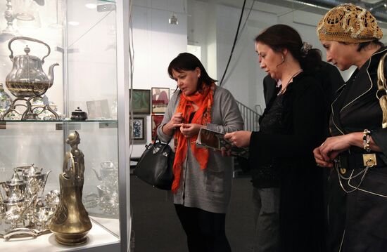 Pre-sale exhibition of three anniversary auctions
