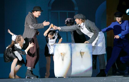 Dress rehearsal of "City Lights"