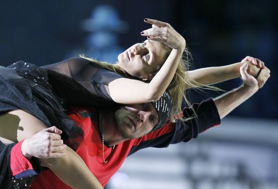 Tatyana Navka and Roman Kostomarov