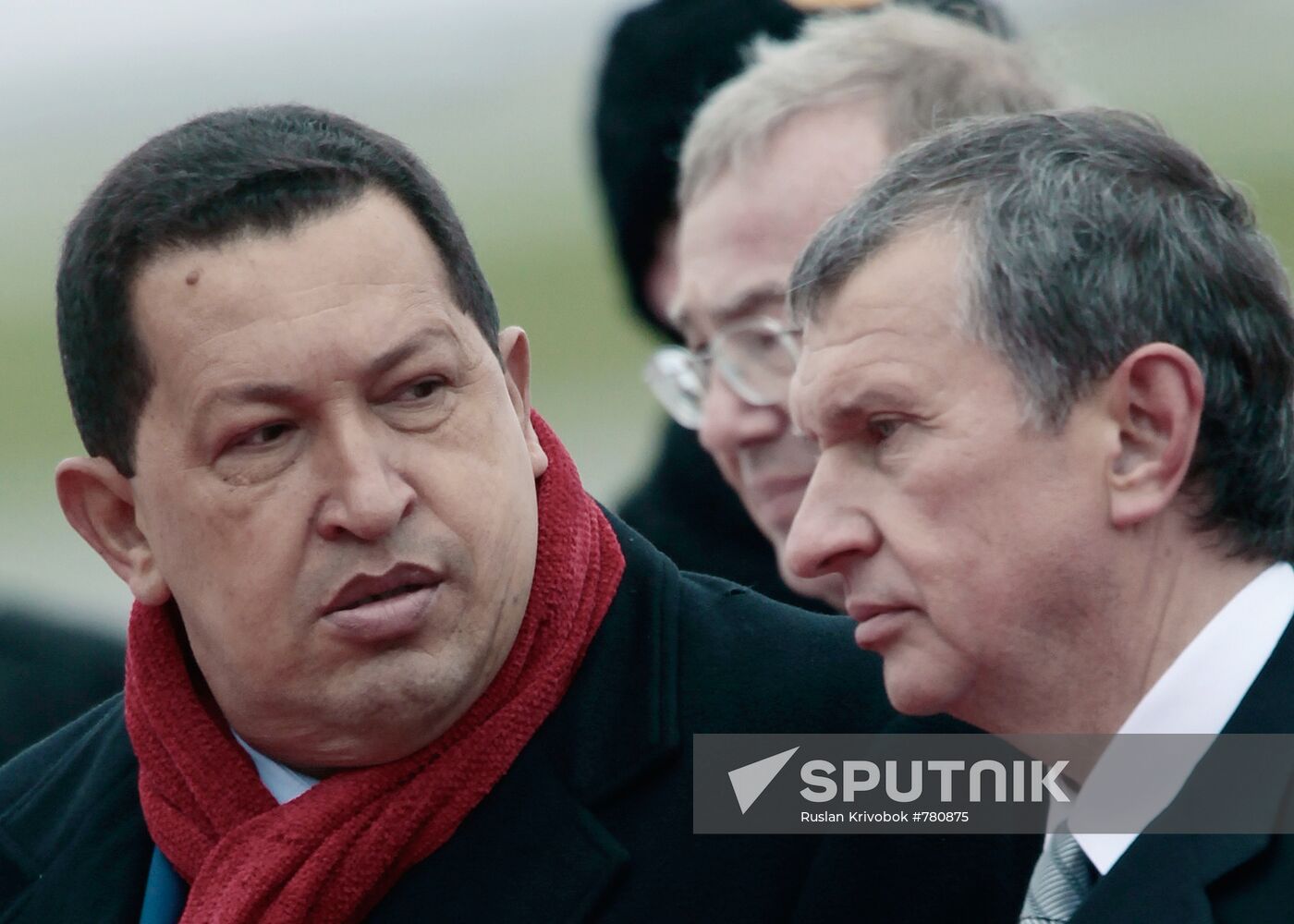 Hugo Chavez and Igor Sechin