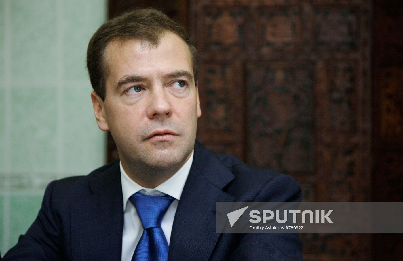President Dmitry Medvedev visits rest home for labor veterans